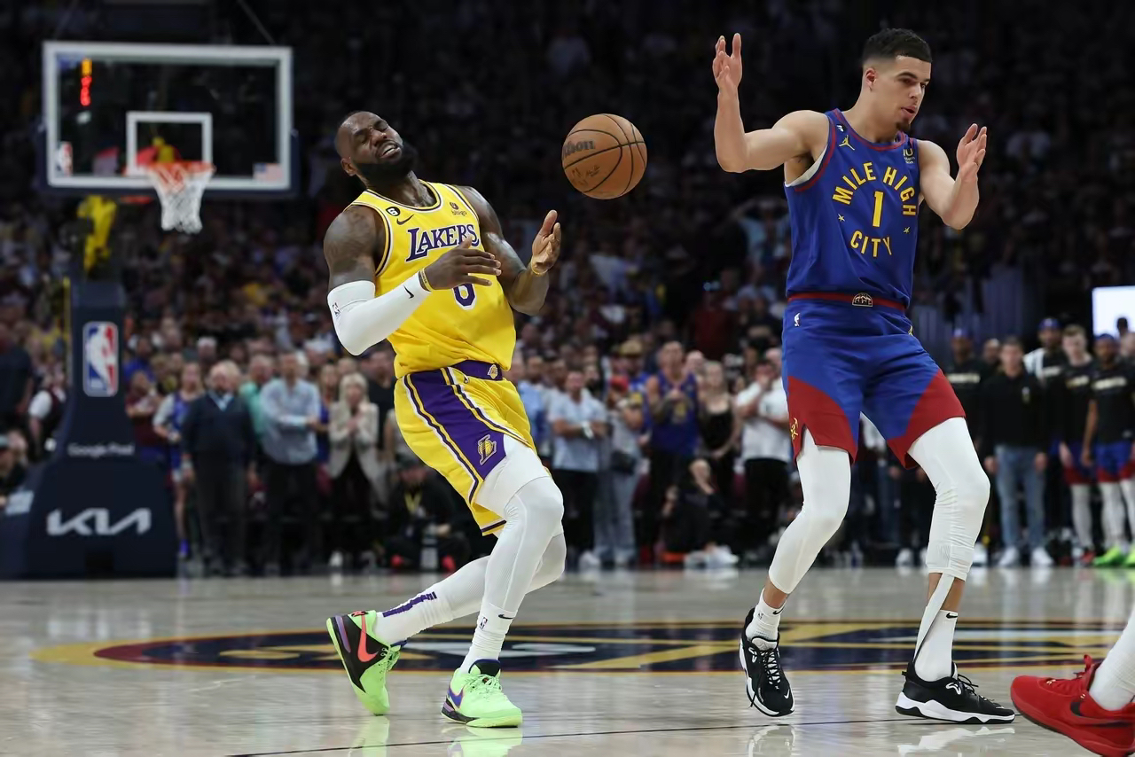 FB体育官方网站-勇士遭到湖人逆转,遗憾告负