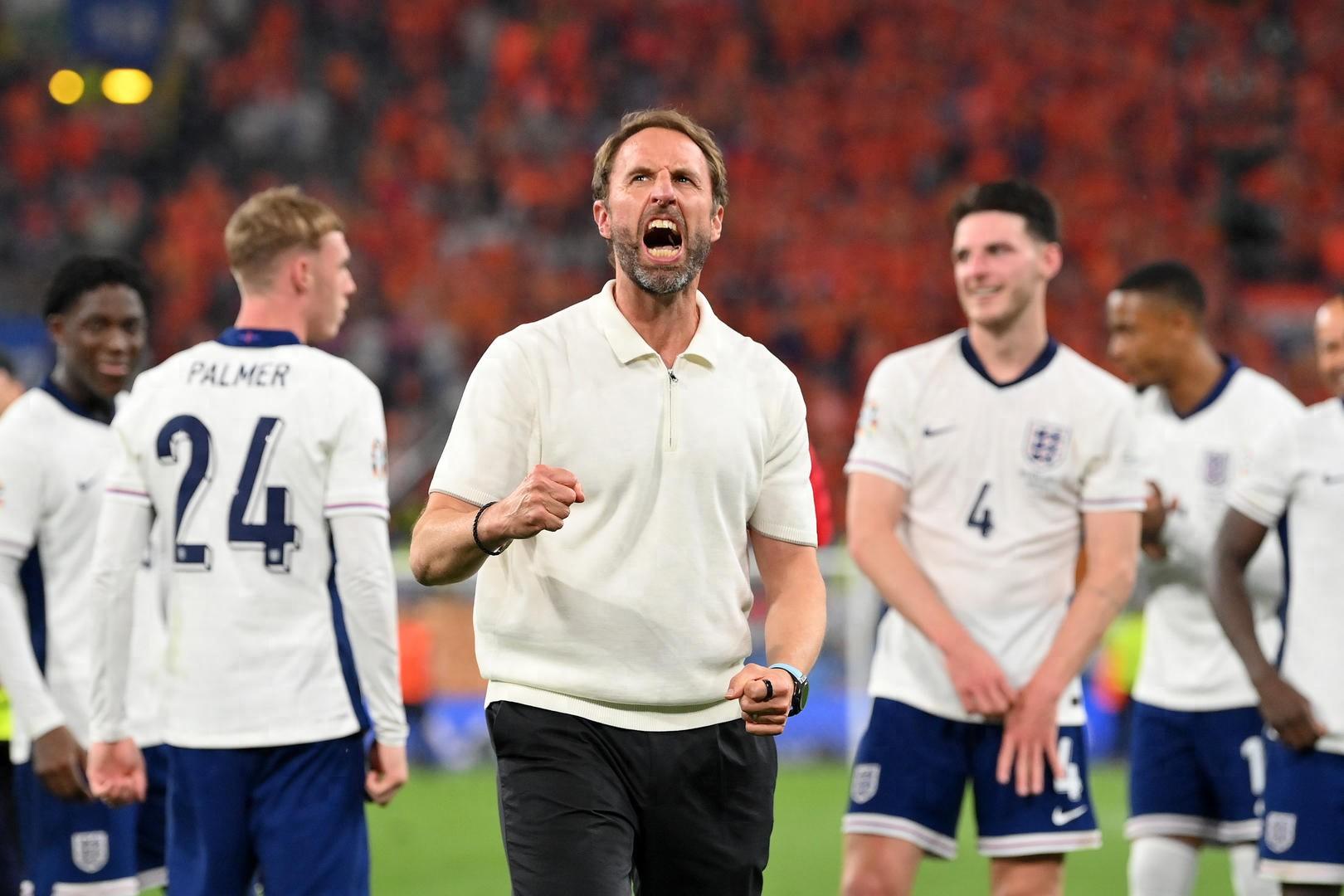 FB体育平台-英格兰力克乌克兰，表现抢眼