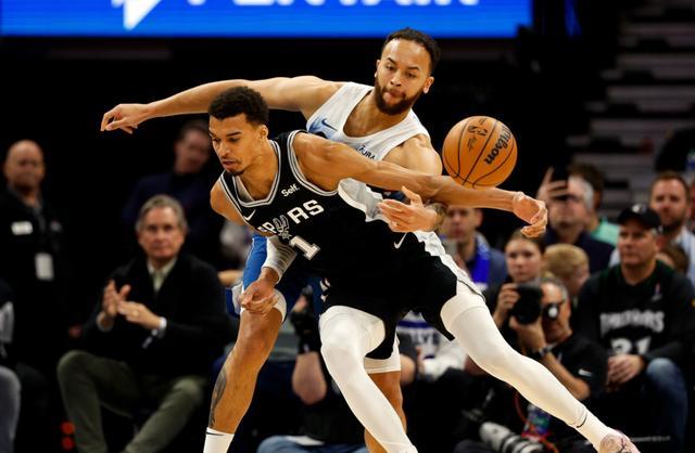 FB体育官网-灰熊终结马刺连胜，遭遇两连败