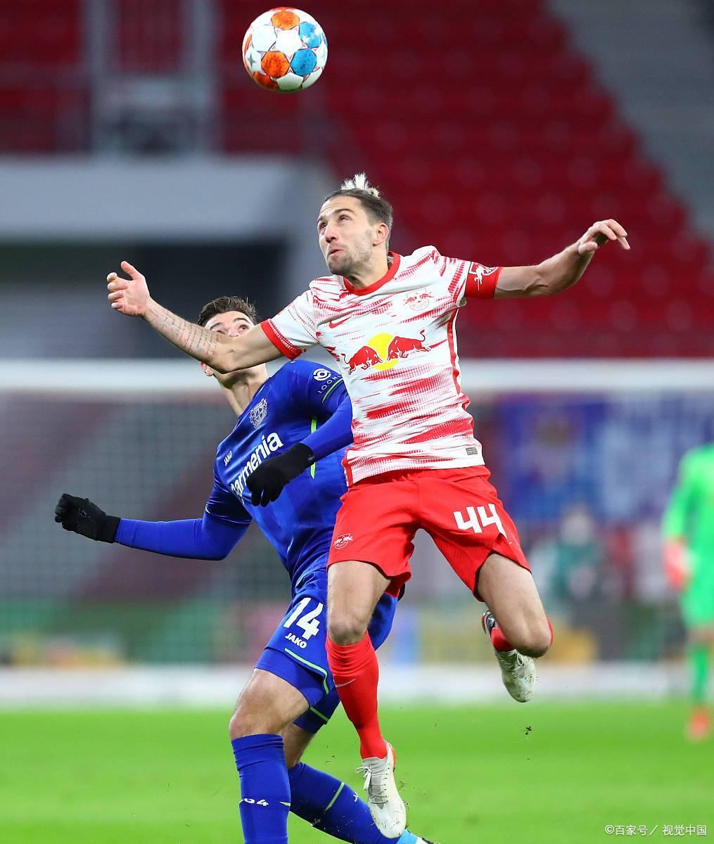 FB体育平台-多特蒙德客场战胜RB莱比锡，取得关键三分