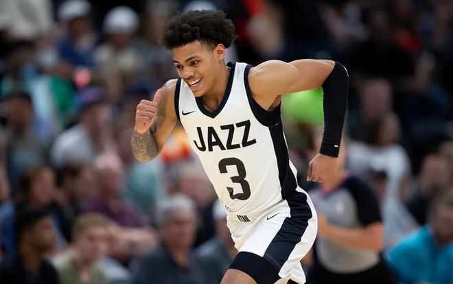 FB体育-爵士前锋连场砍分，成为球队得分担当