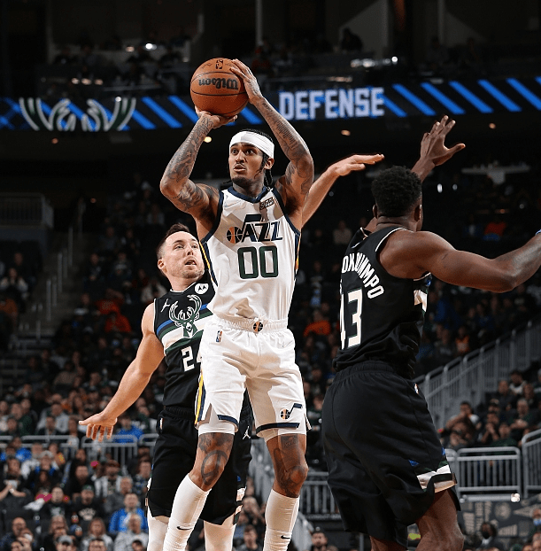 FB体育-爵士前锋连场砍分，成为球队得分担当