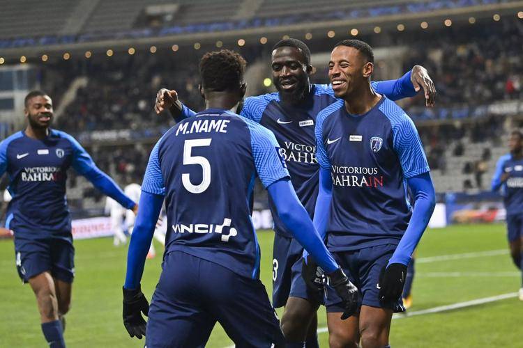 FB体育-巴黎恩菲亚交锋，法甲联赛最强之争