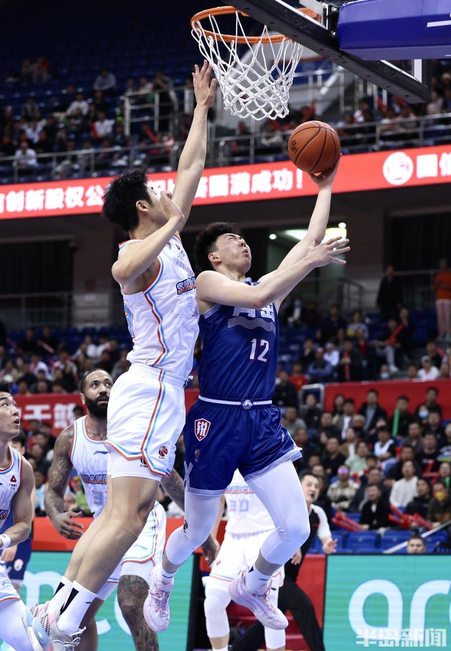 FB体育官网-青岛男篮在客场迎战山东队，希望取得好成绩
